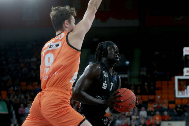 根据上赛季 根据上赛季